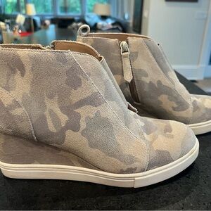 Paolo Gray Camouflage Wedge Shoes